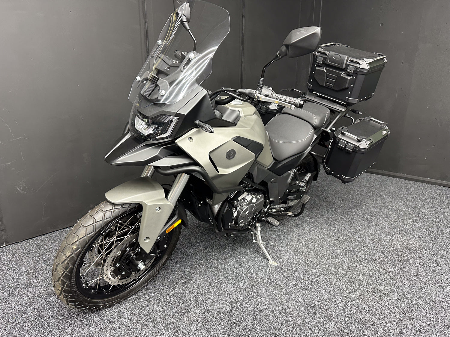 BRAND NEW - MUTT STRAVIG 401