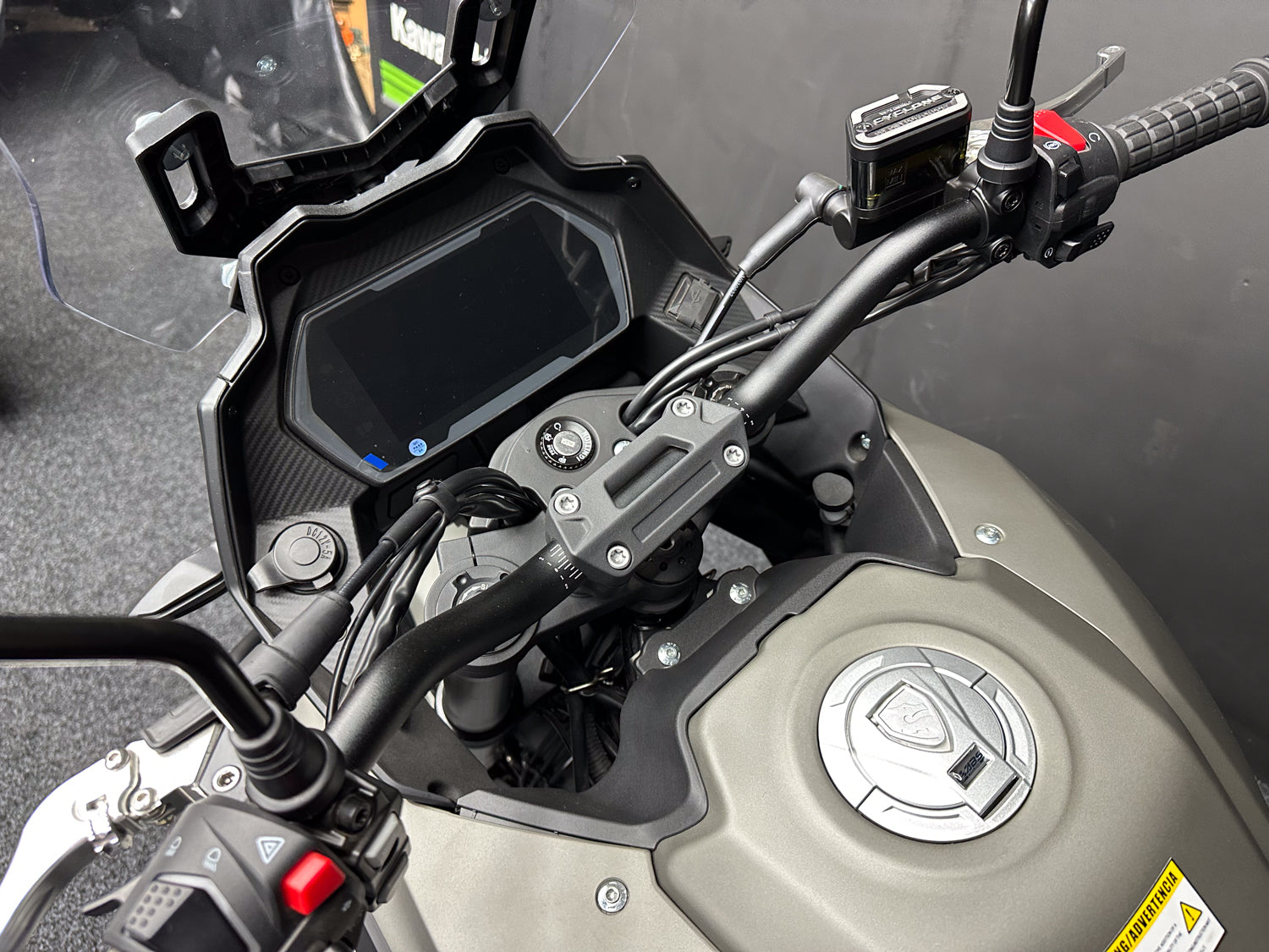 BRAND NEW - MUTT STRAVIG 401