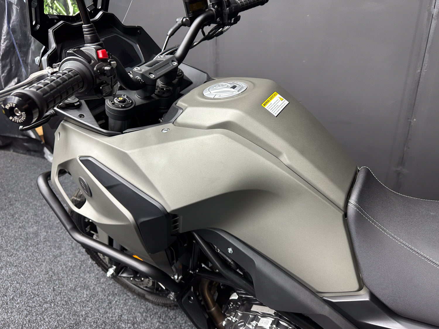 BRAND NEW - MUTT STRAVIG 401