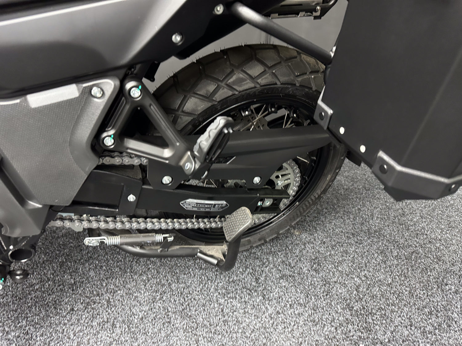 BRAND NEW - MUTT STRAVIG 401