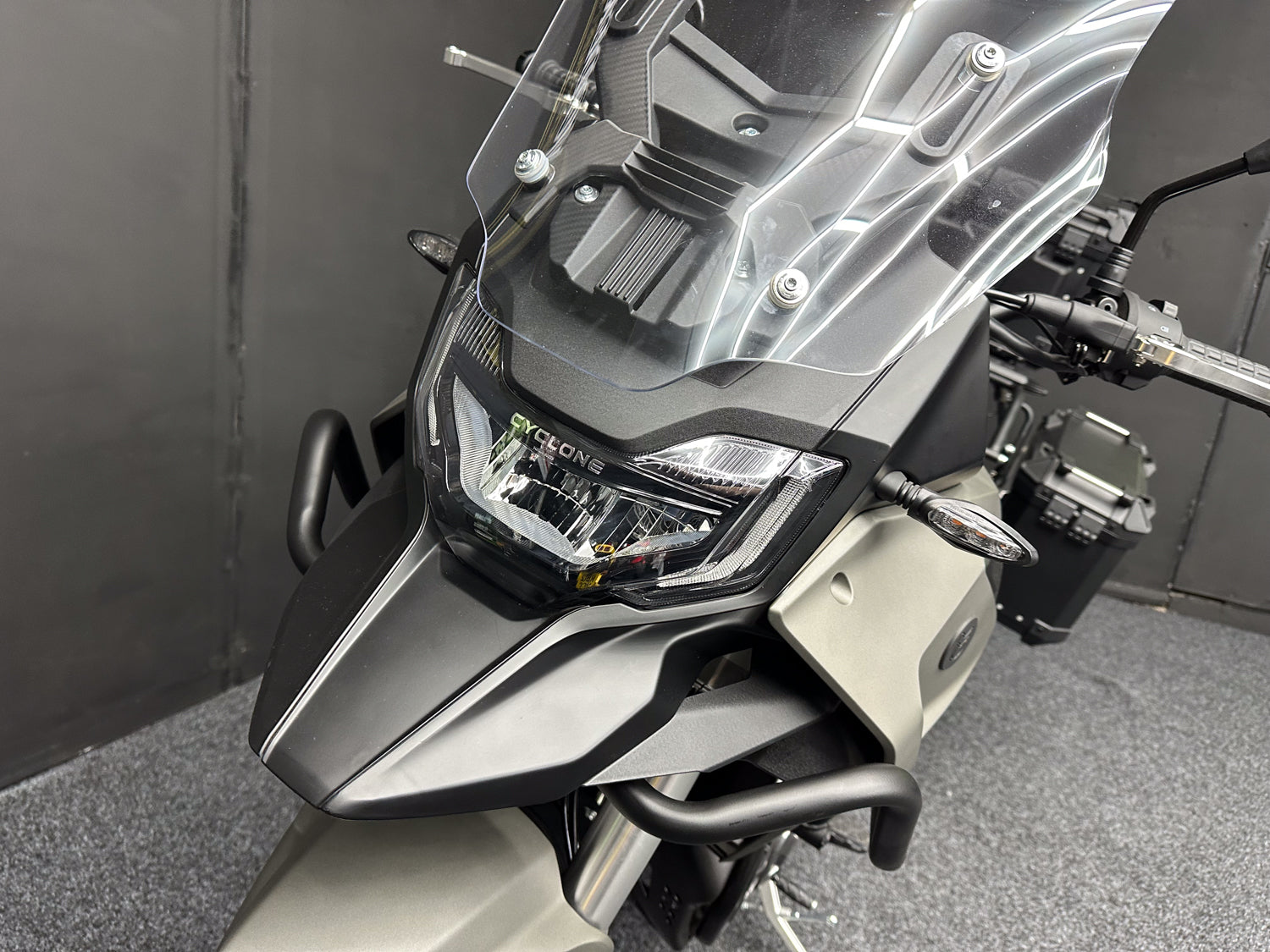 BRAND NEW - MUTT STRAVIG 401