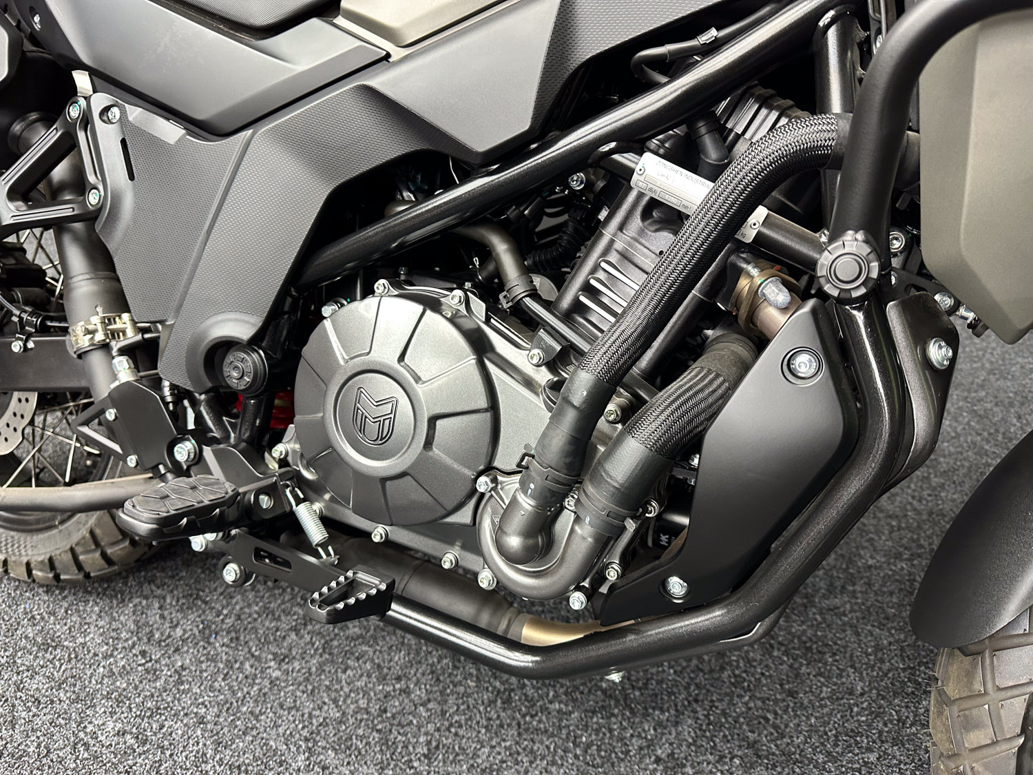 BRAND NEW - MUTT STRAVIG 401