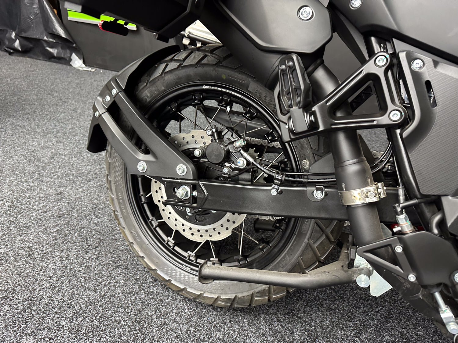 BRAND NEW - MUTT STRAVIG 401