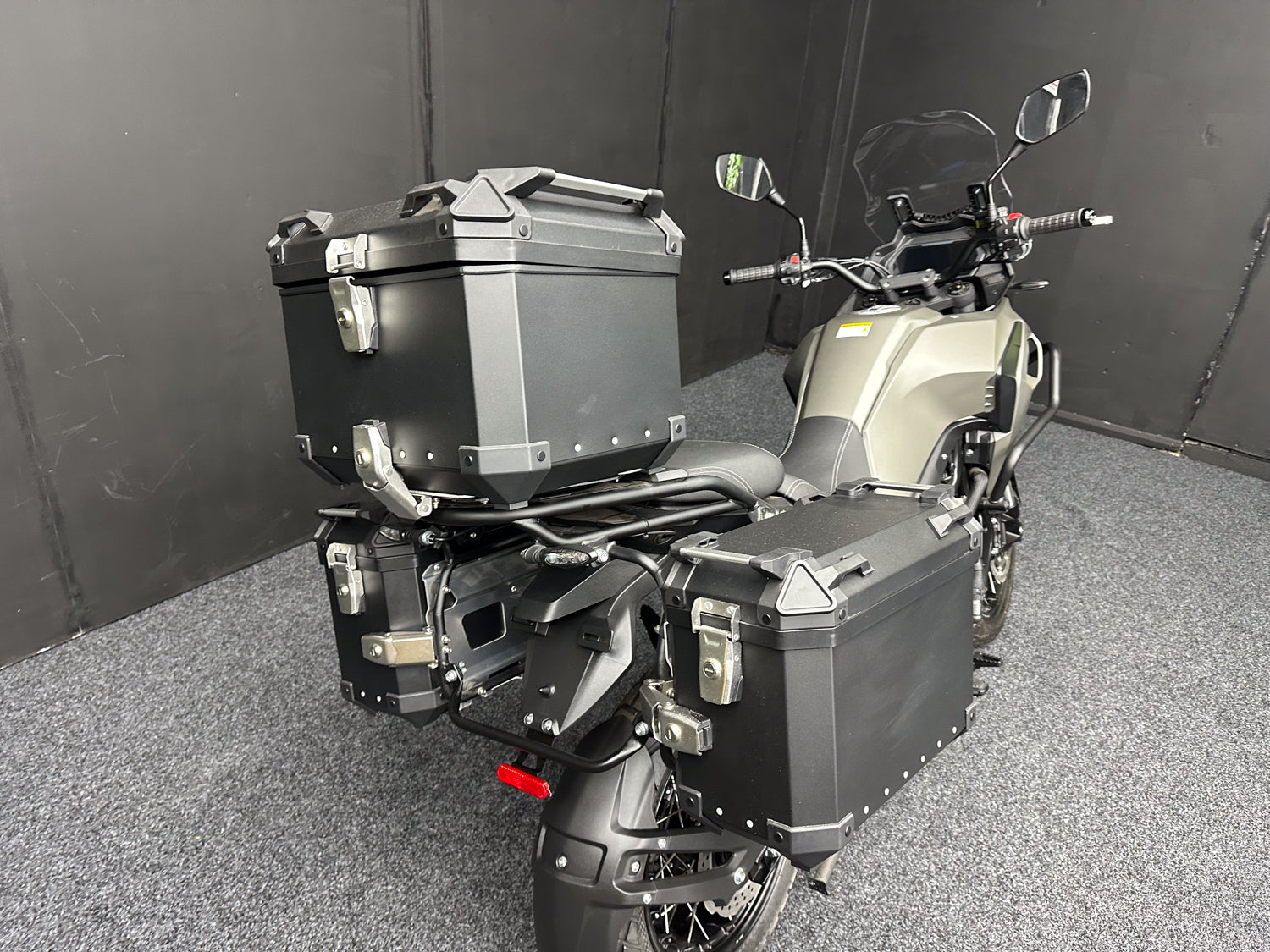 BRAND NEW - MUTT STRAVIG 401