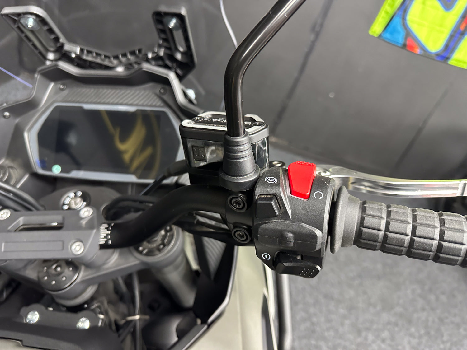 BRAND NEW - MUTT STRAVIG 401