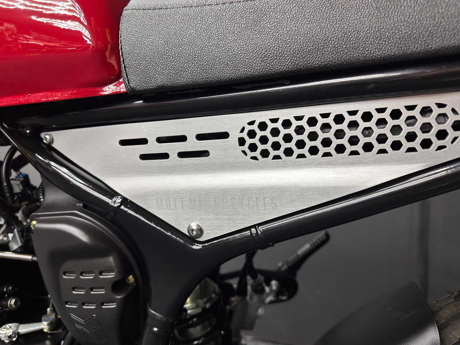 BRAND NEW MUTT RAZORBACK 125