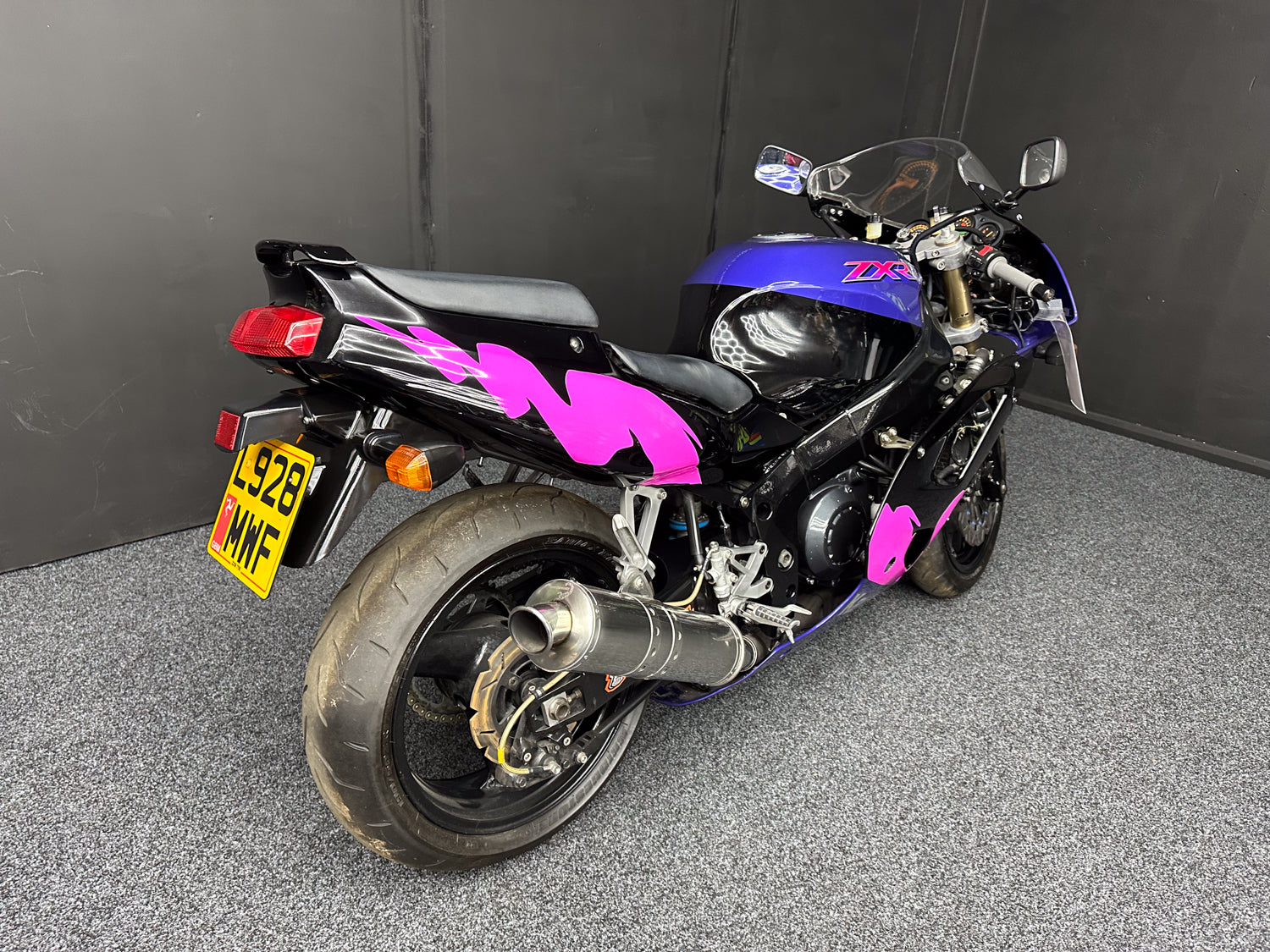 'L' REG KAWASAKI ZXR750