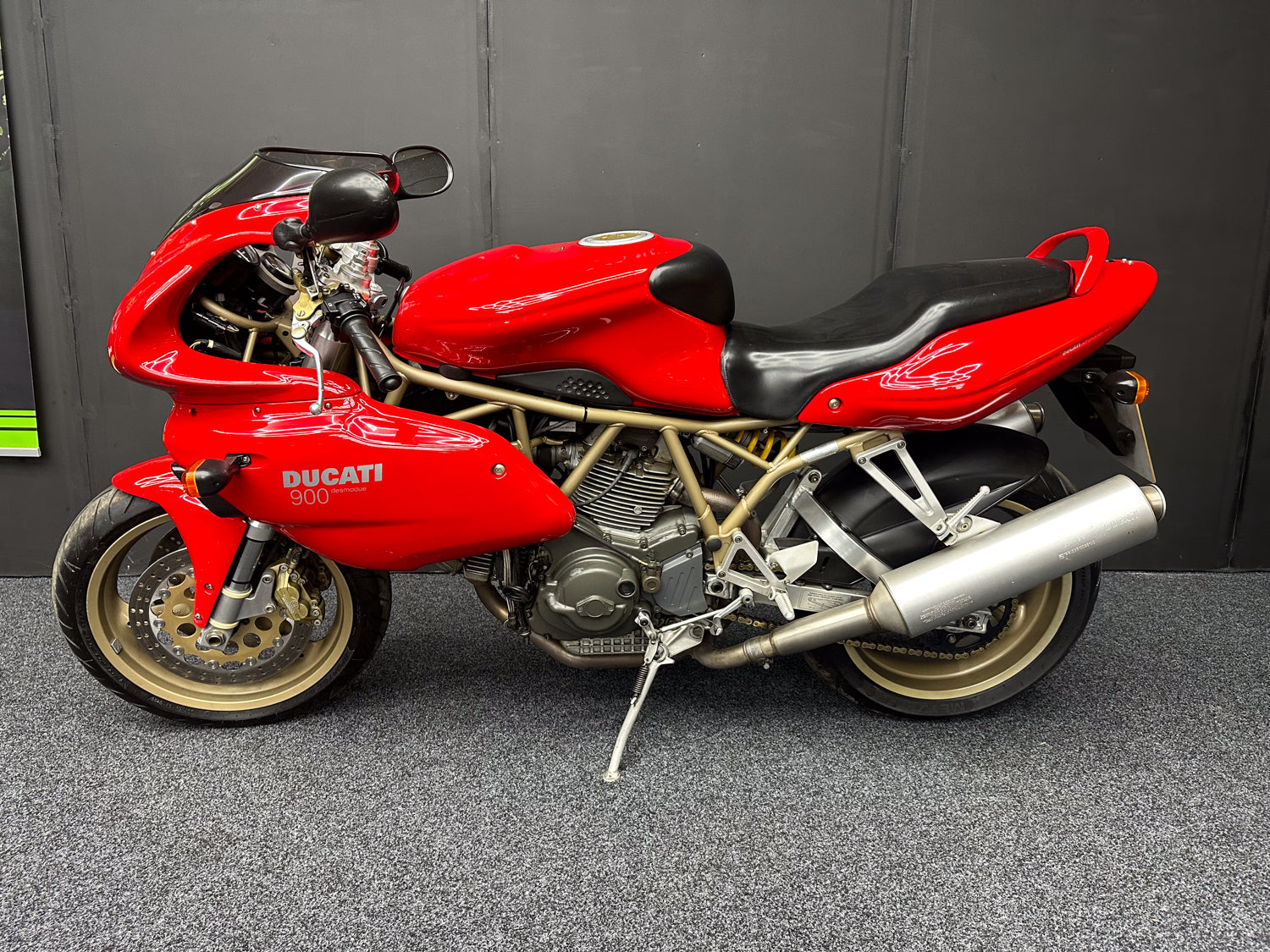 2000 DUCATI 900SS